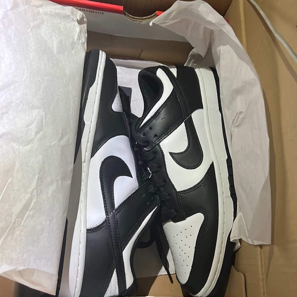 nike black and white dunks (authentic)